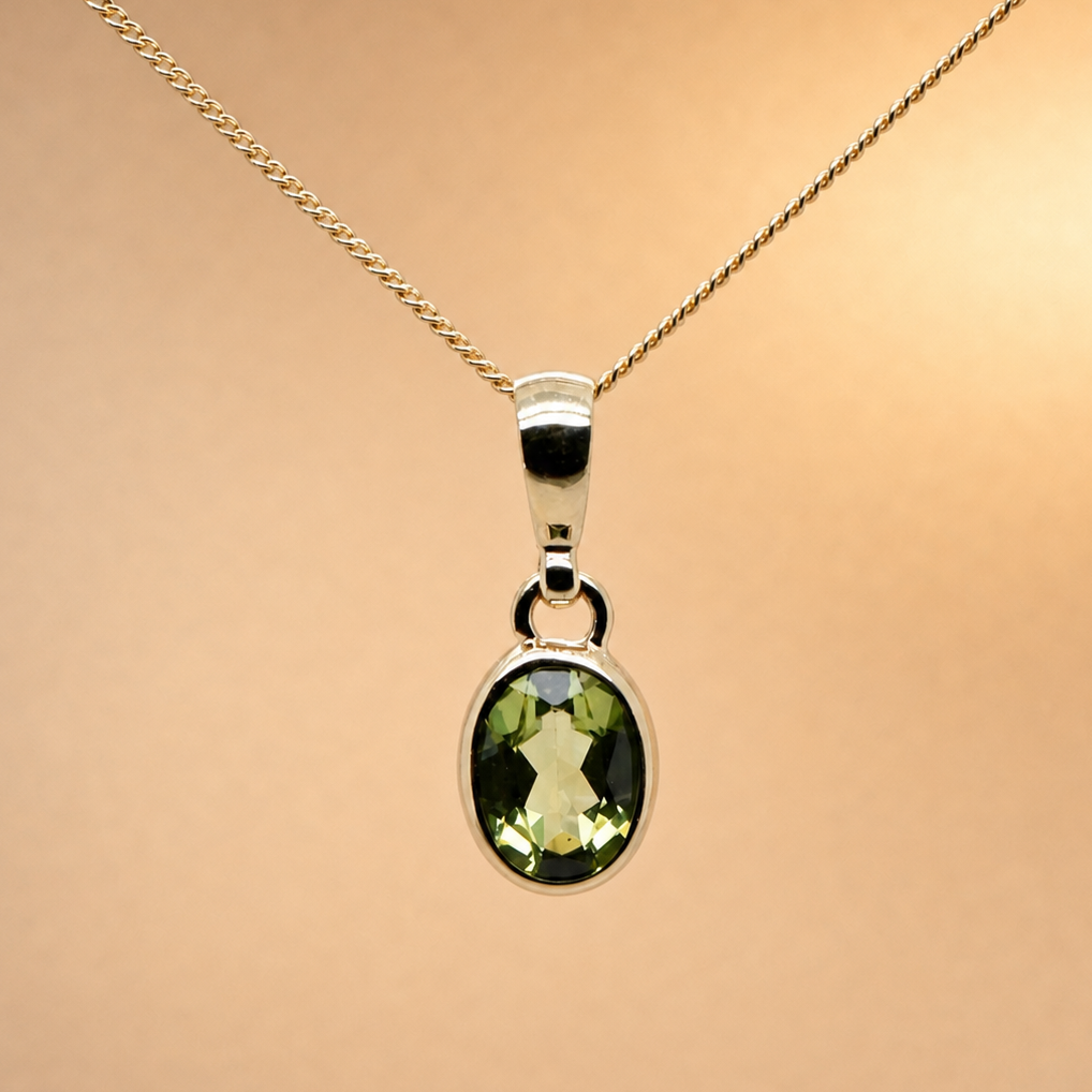 9ct Bezel Set Peridot Pendant