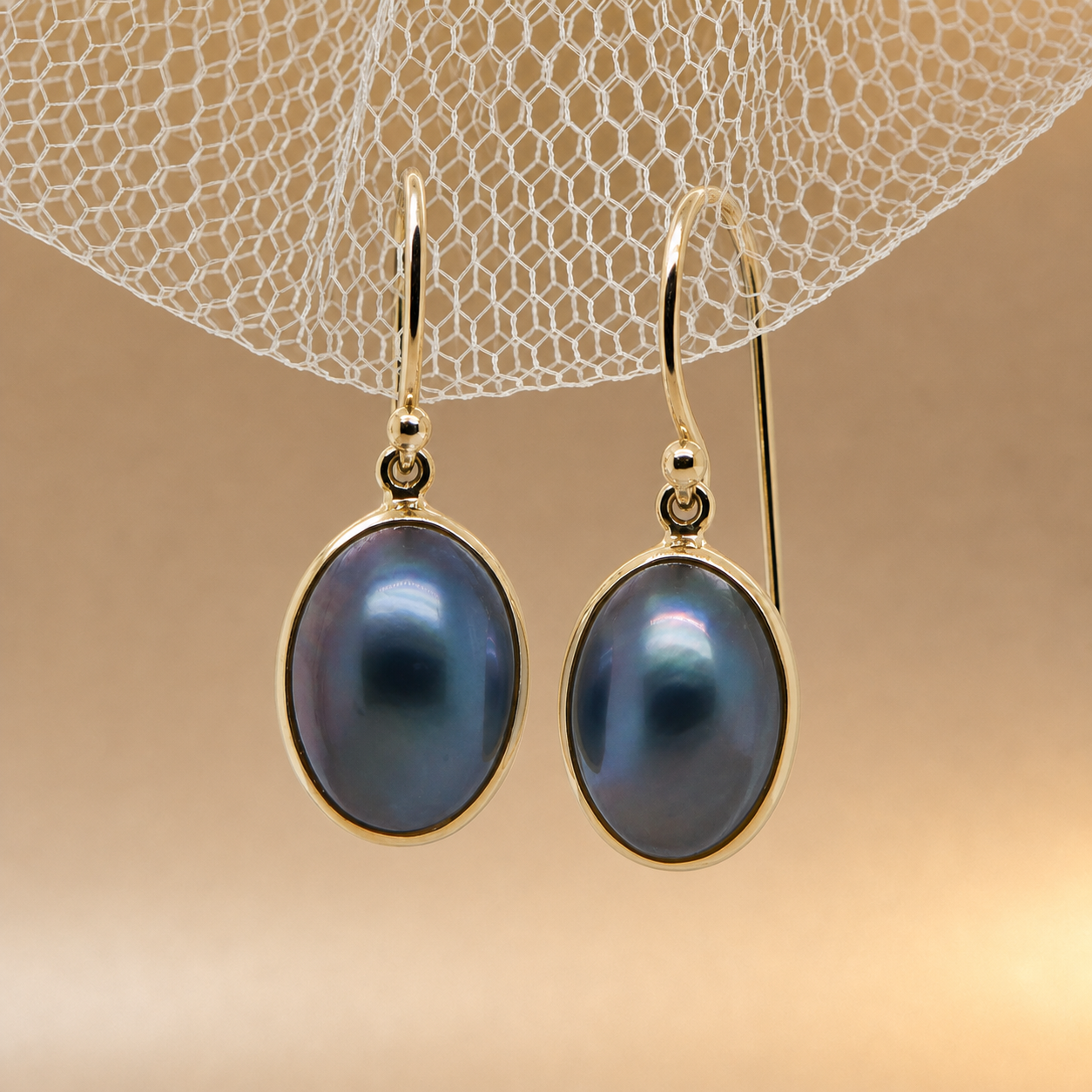 9ct Oval Black Mabe Pearl Pendant