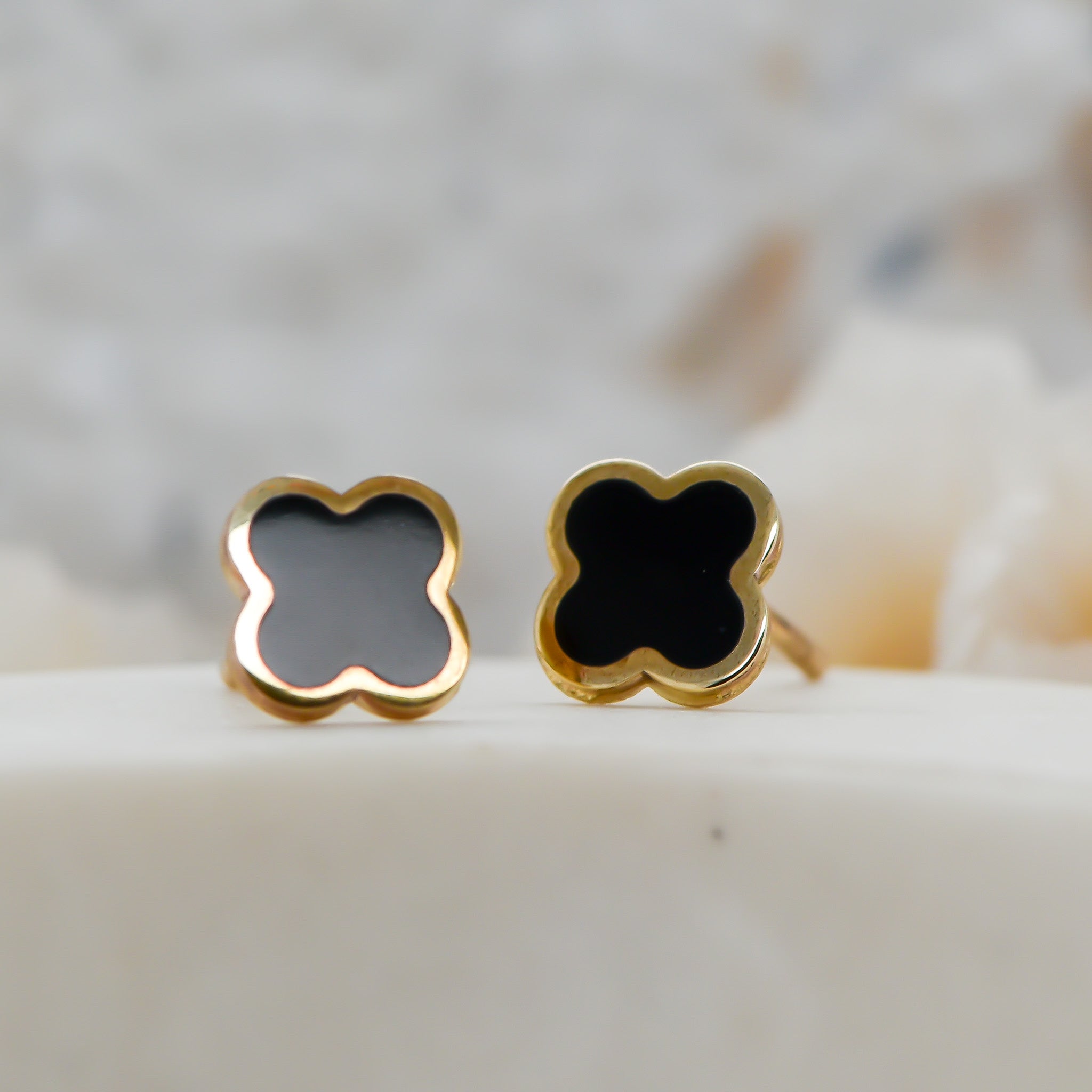 9ct Onyx colour clover stud earrings