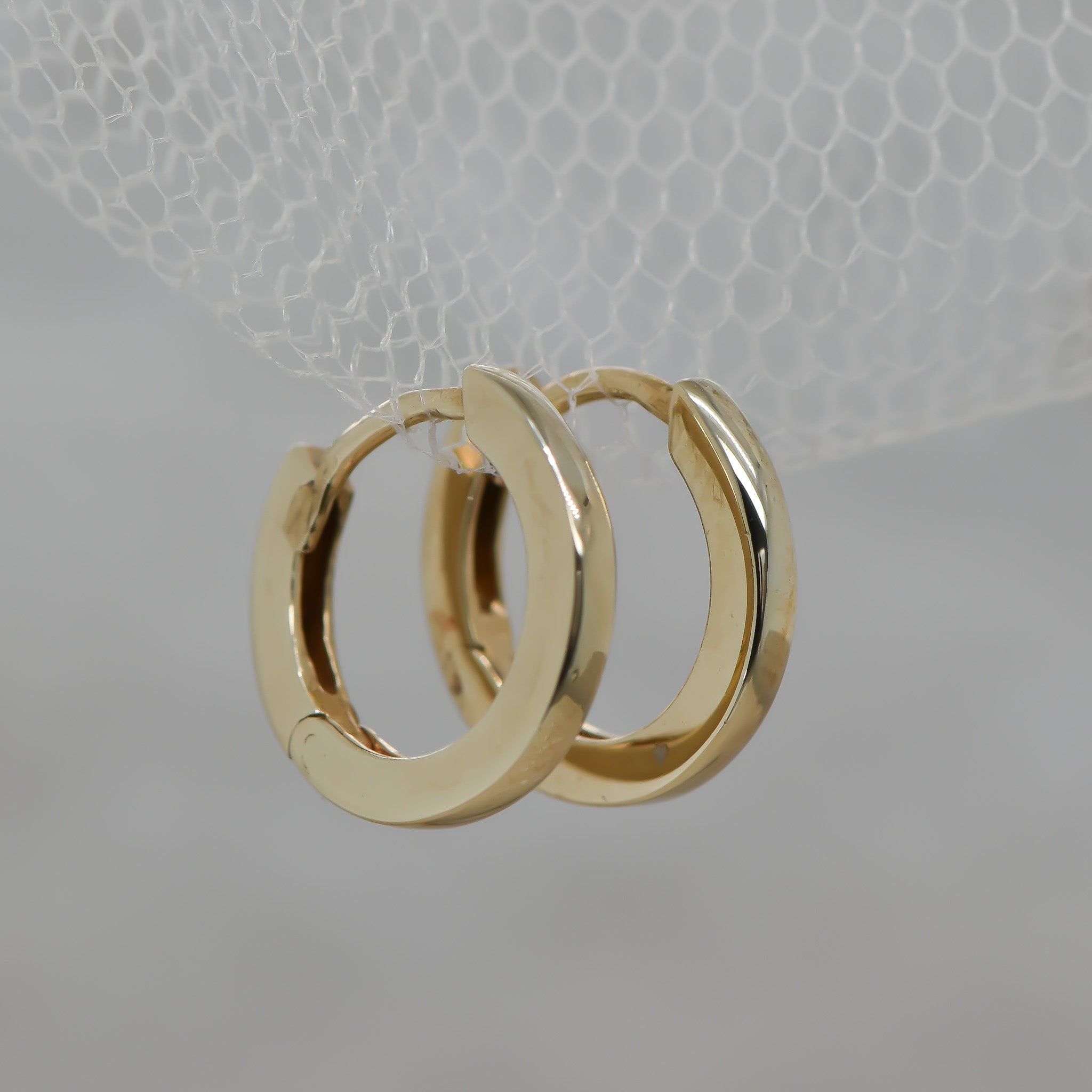9ct flat huggies