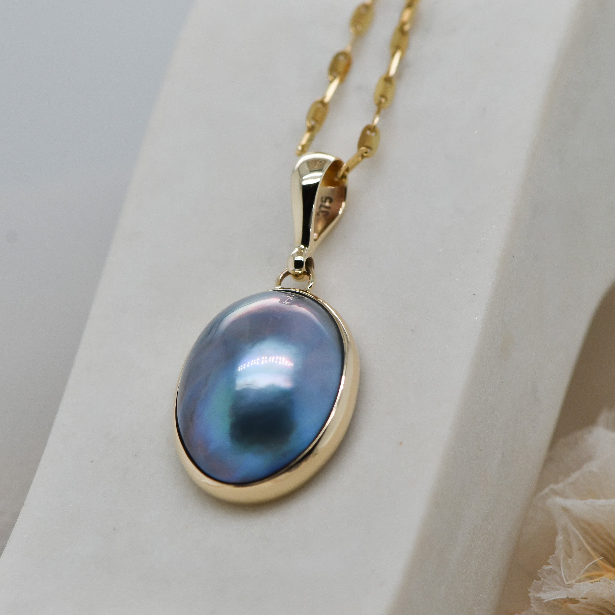 9ct Oval Black Mabe Pearl Pendant