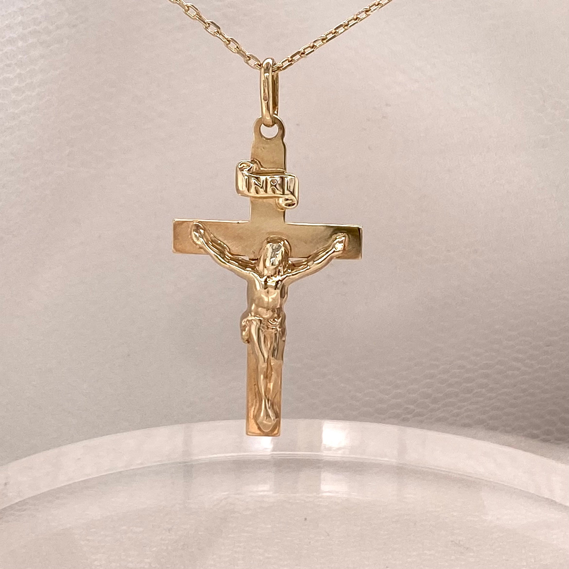 9ct gold crucifix