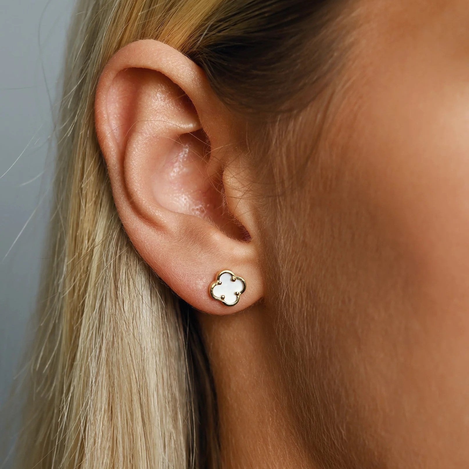 Von Treskow - Mini Clover (Mother Of Pearl) Stud Earrings