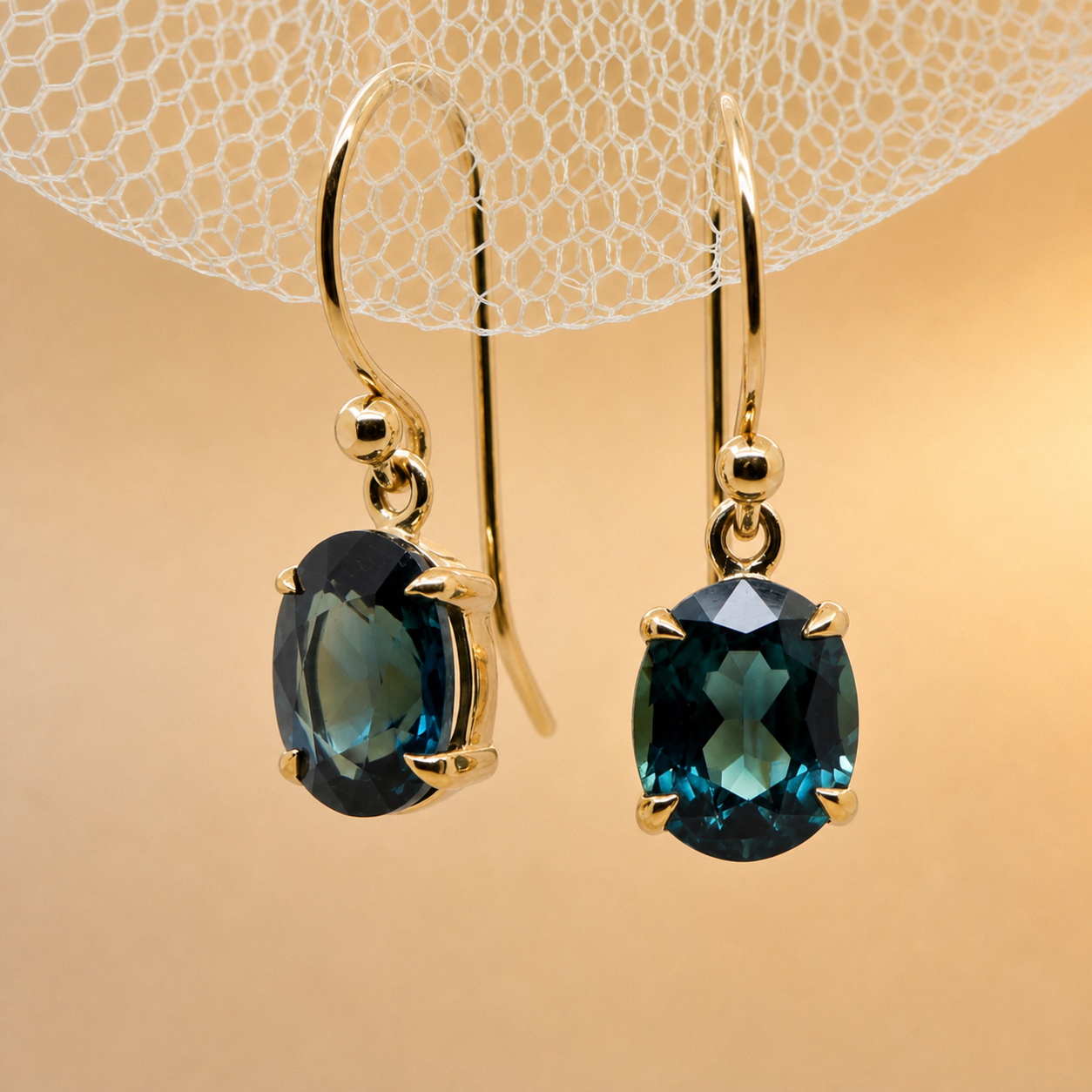 Oval cut Sapphire hooks