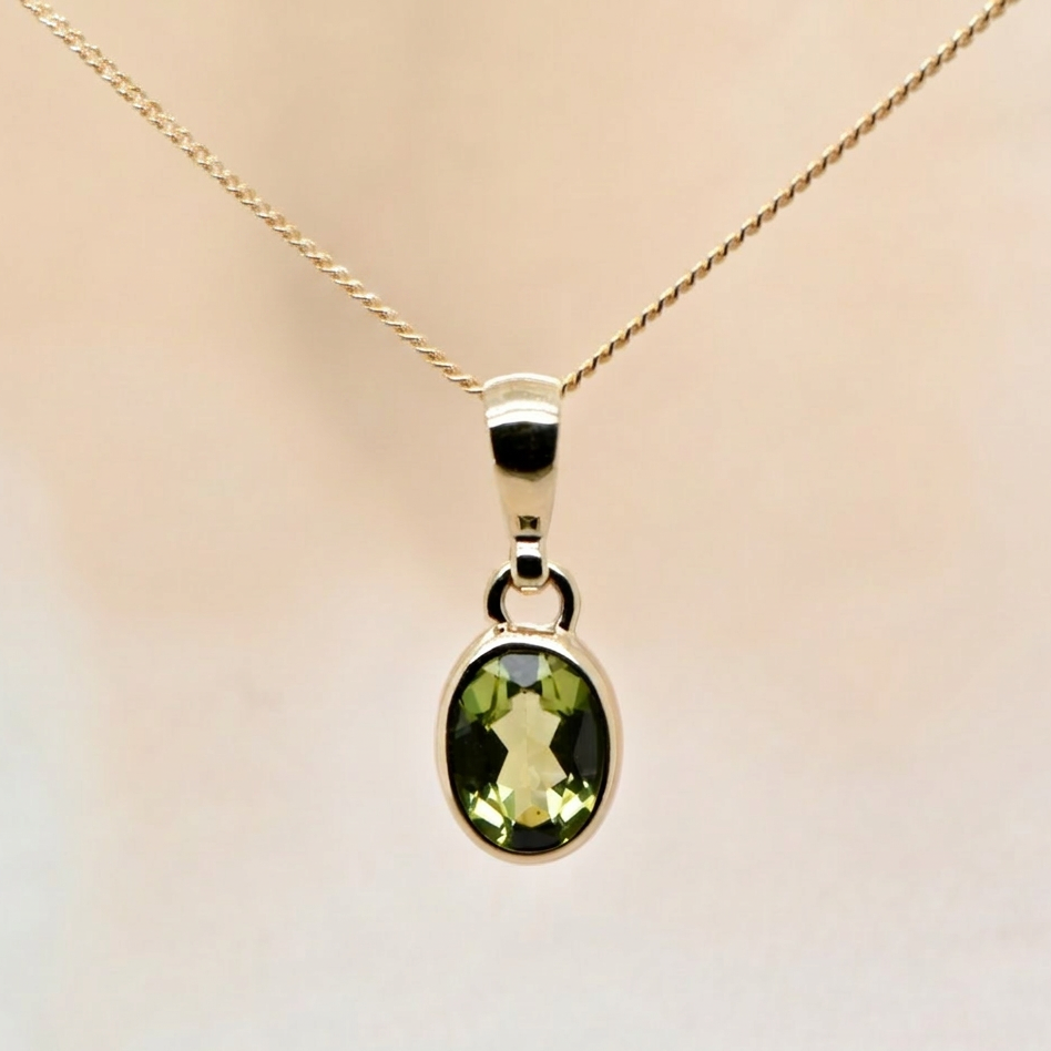 9ct Bezel Set Peridot Pendant