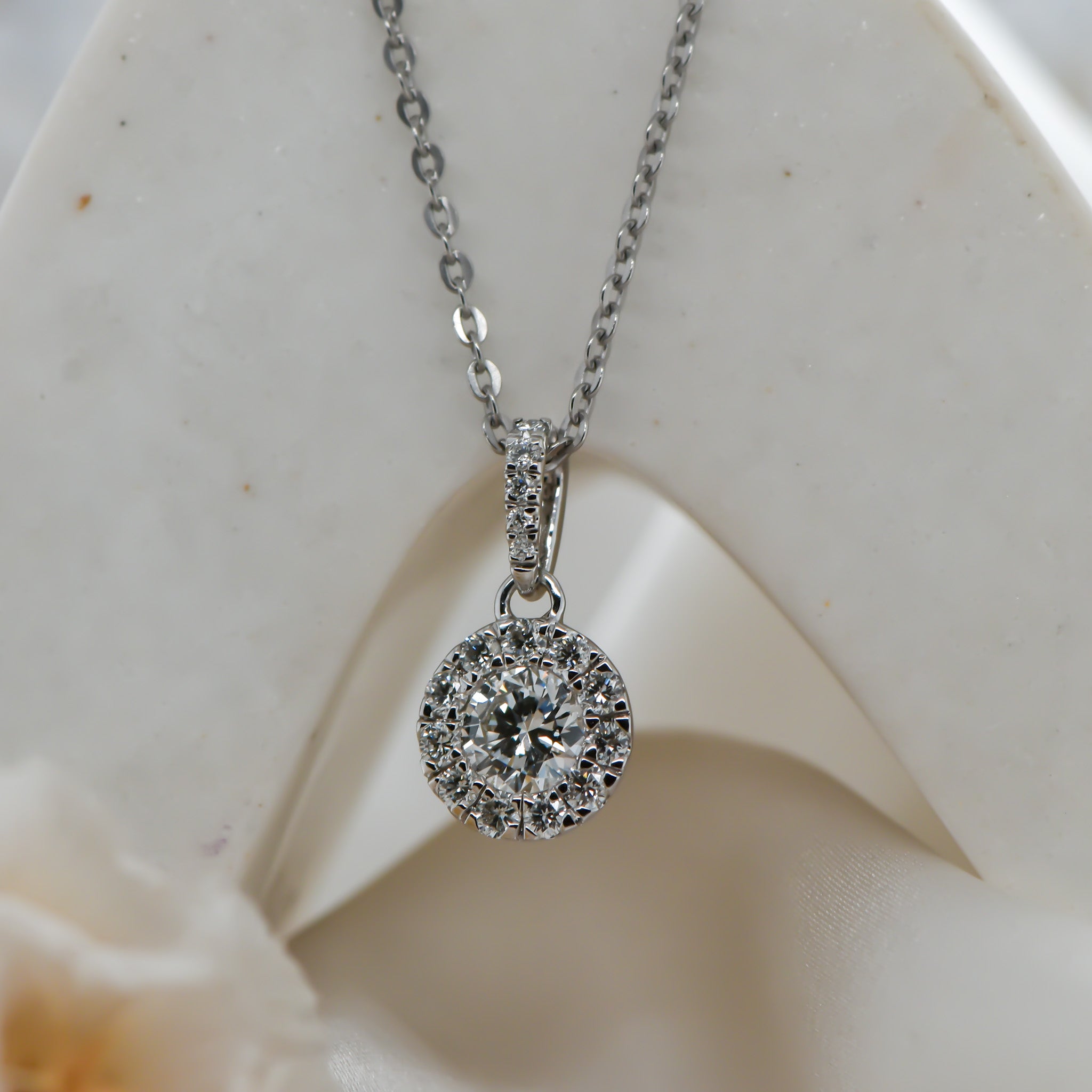 White Gold Diamond Halo pendant