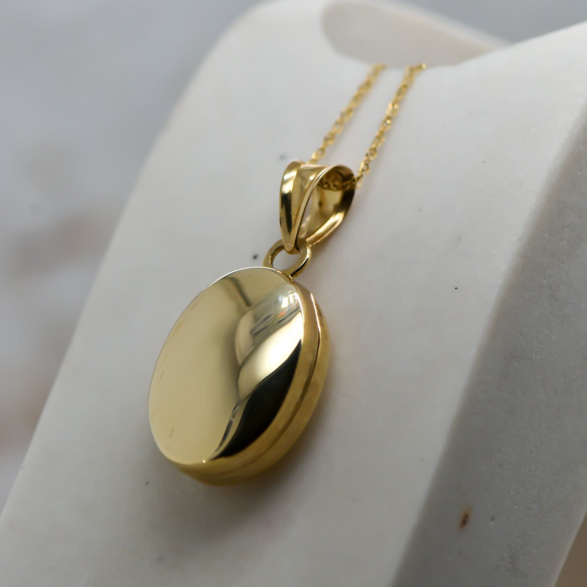 Small 9ct oval Locket
