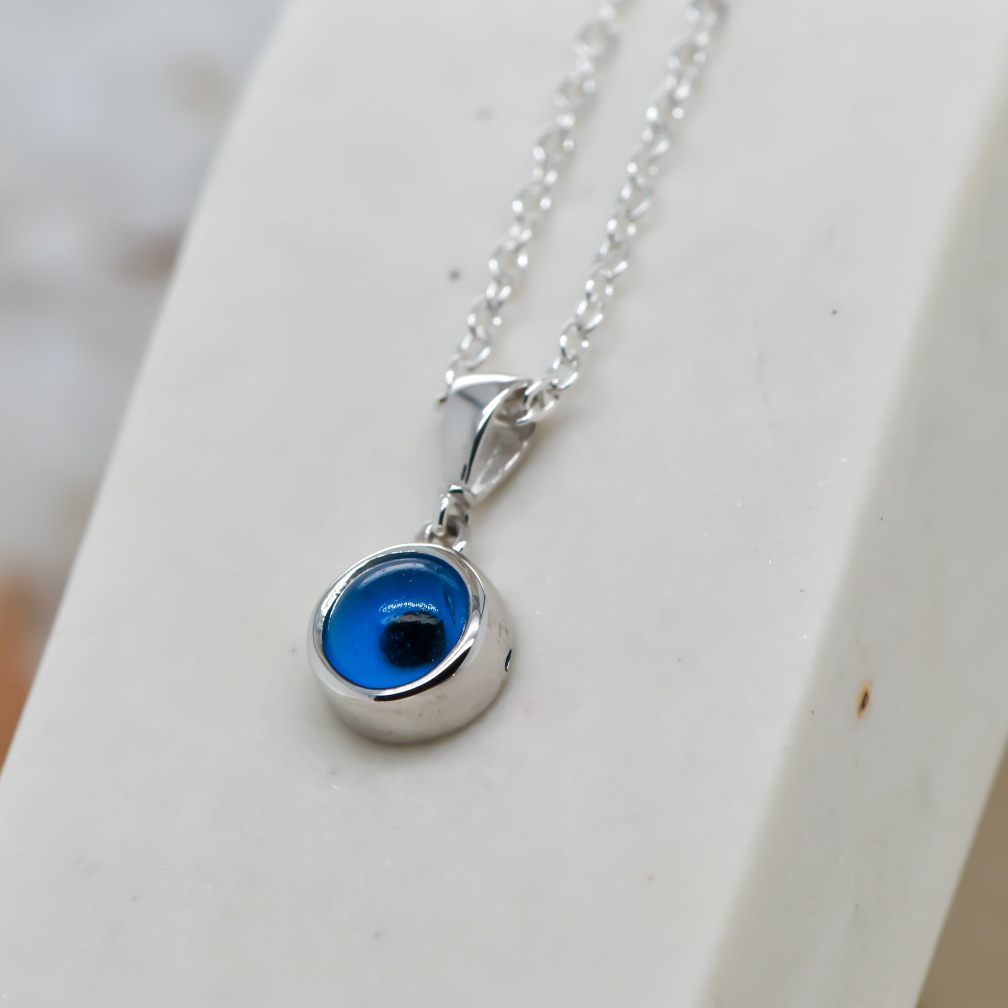 round evil eye pendant - 9ct
