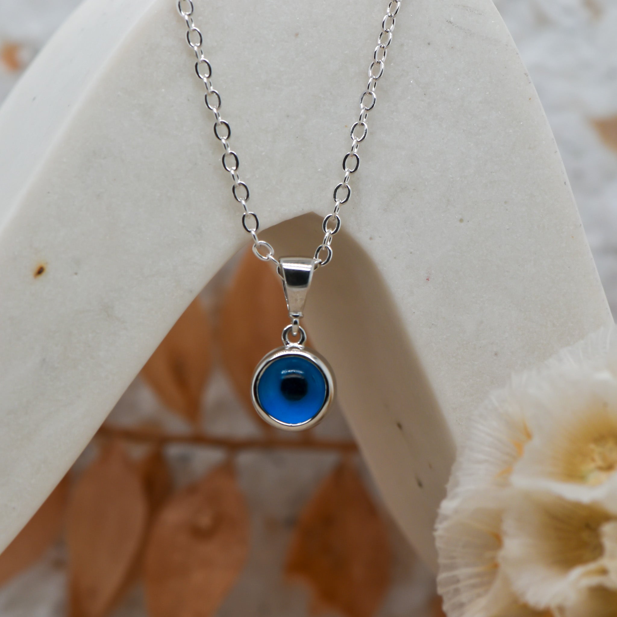 round evil eye pendant - 9ct