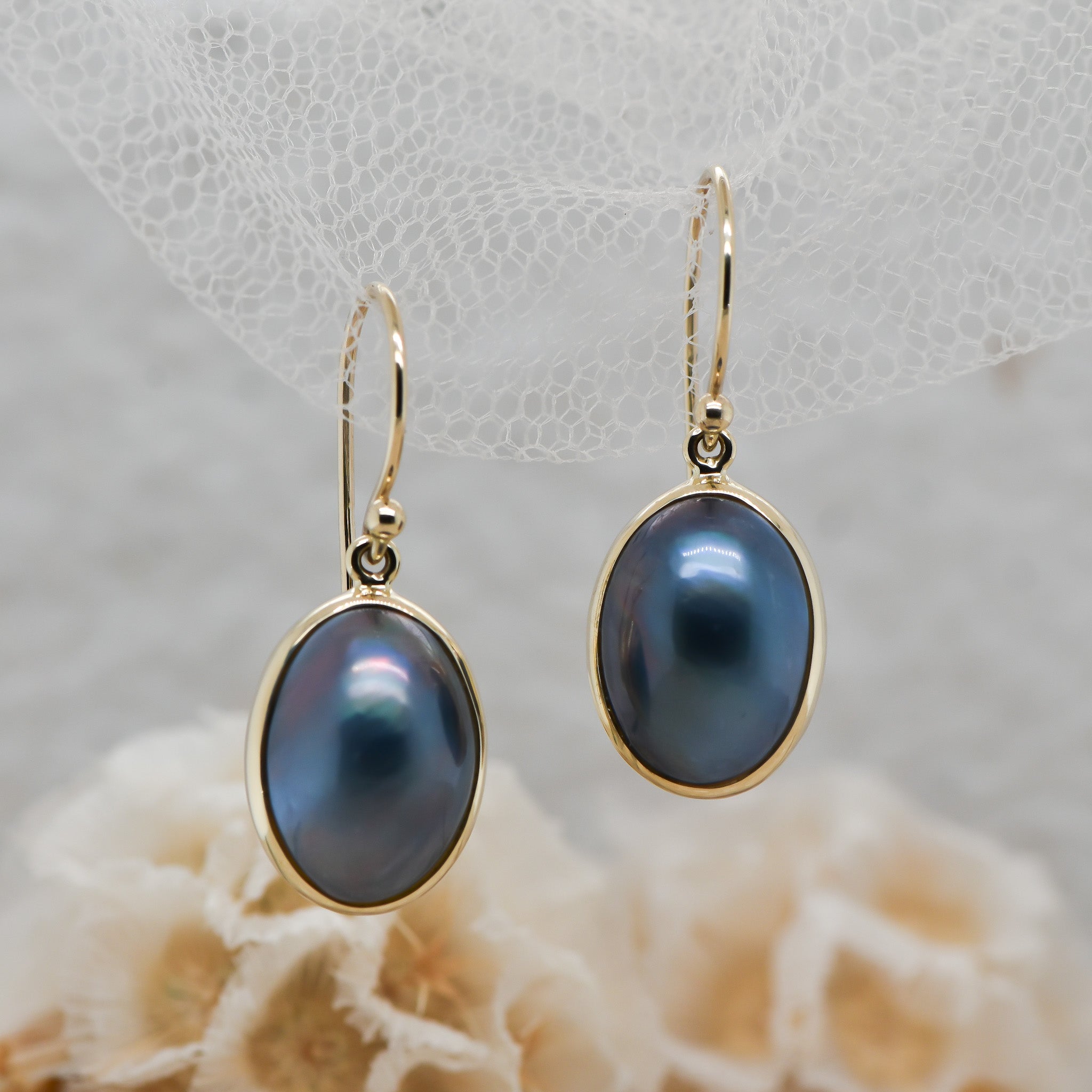 9ct Oval Black Mabe Pearl Pendant