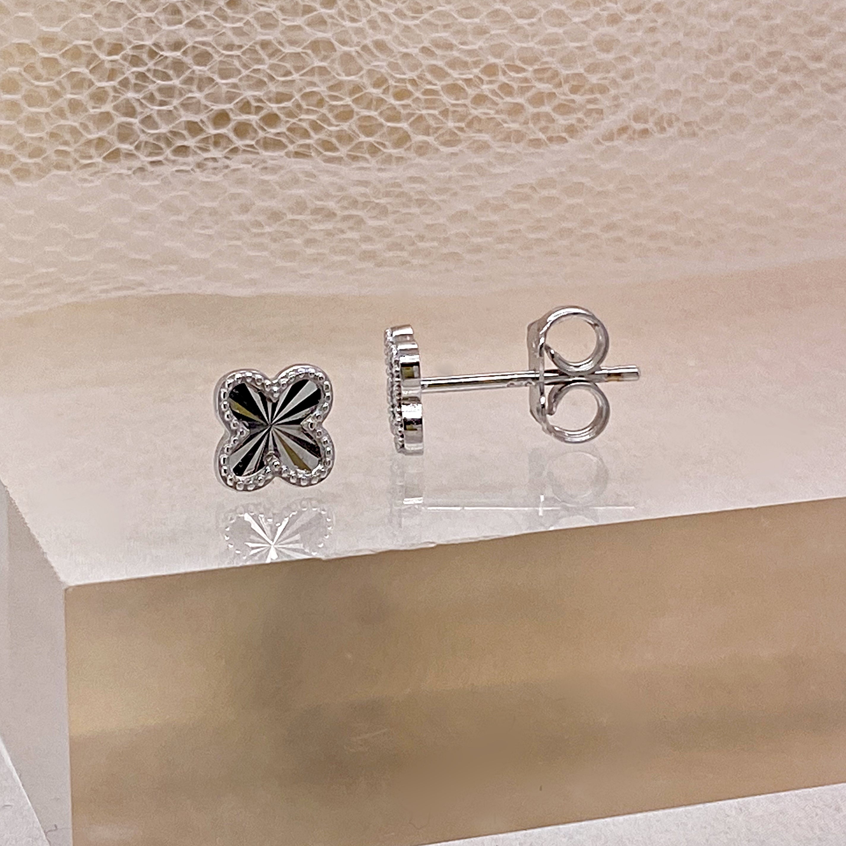 9ct WG faceted Clover studs