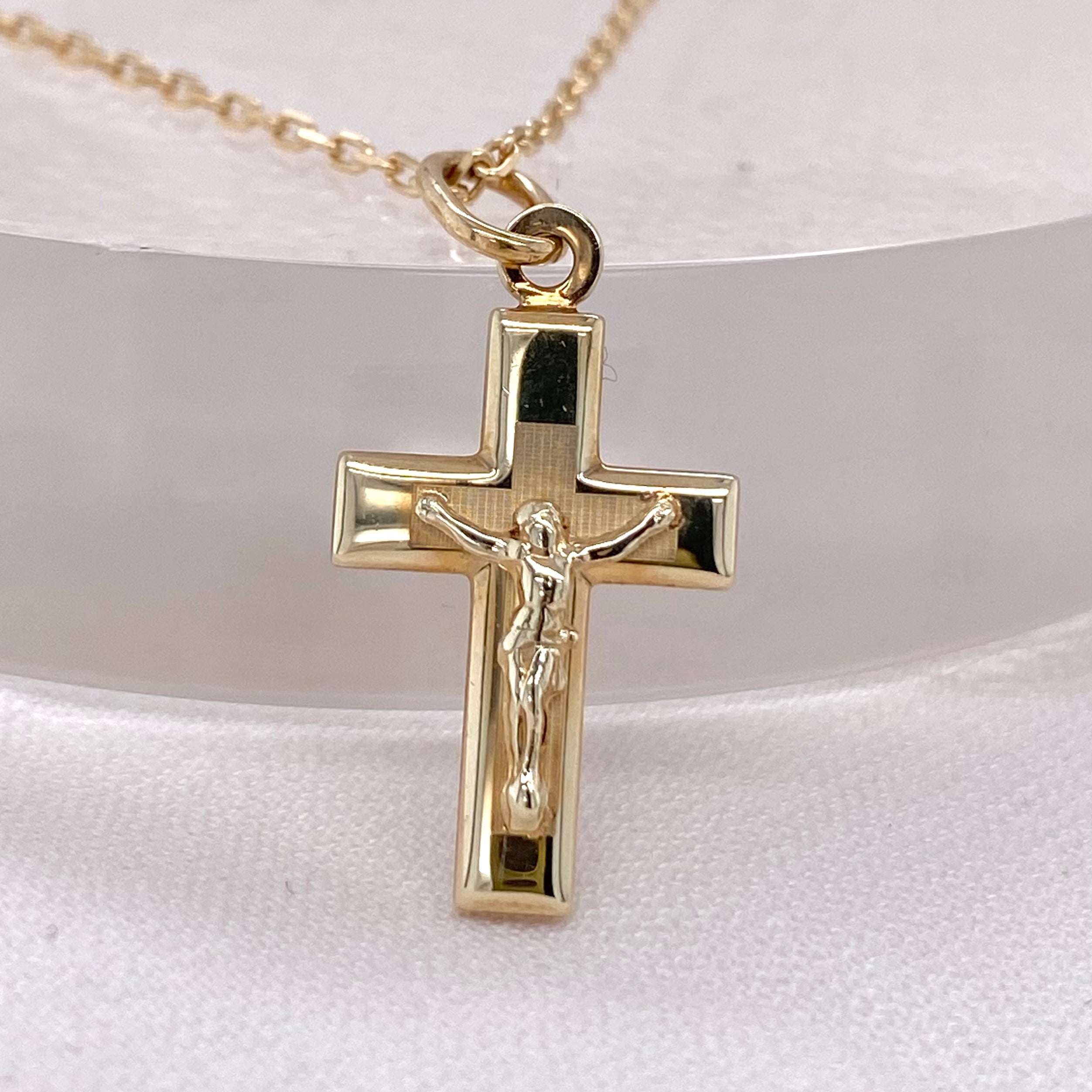 9ct small crucifix
