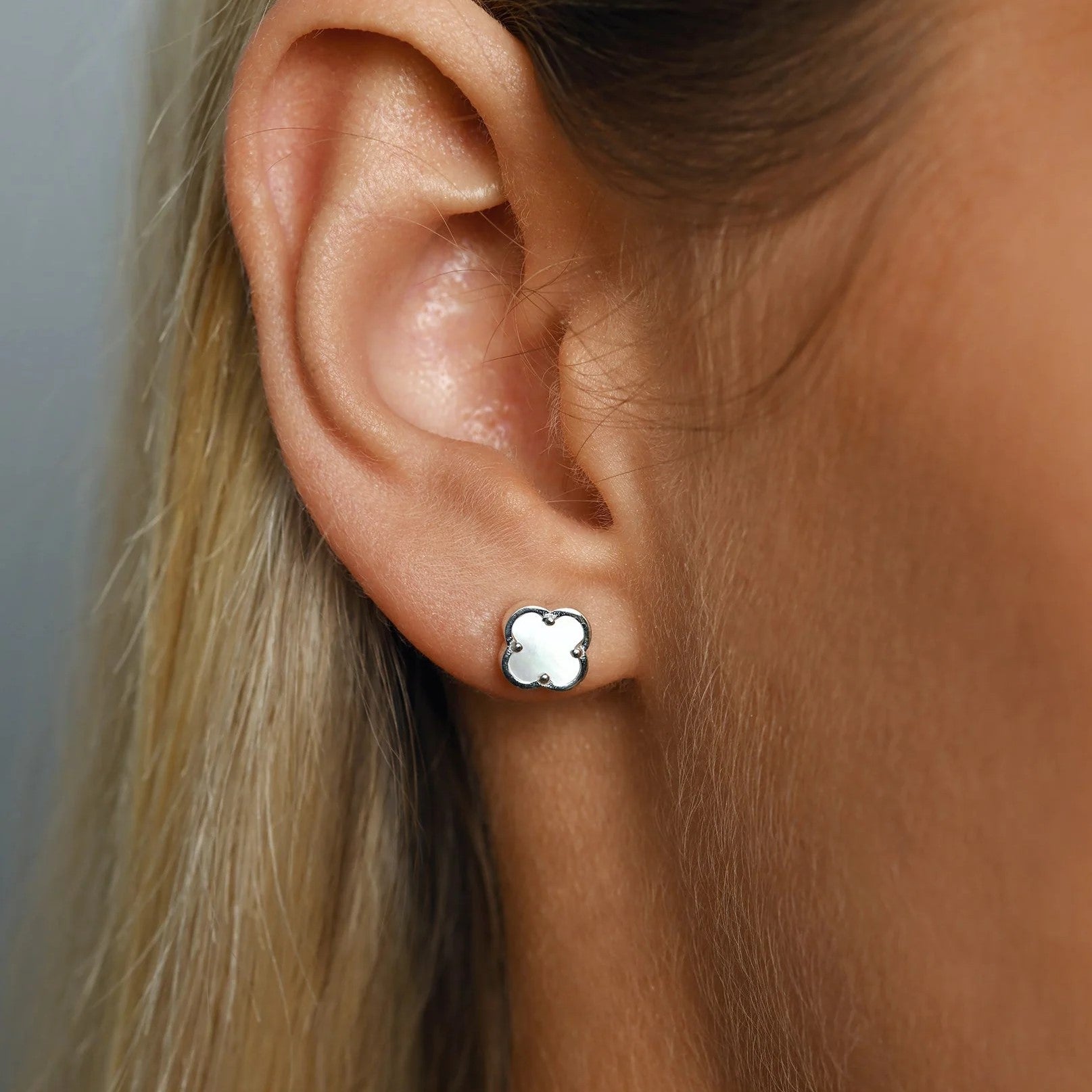 Von Treskow - Mini Clover (Mother Of Pearl) Stud Earrings