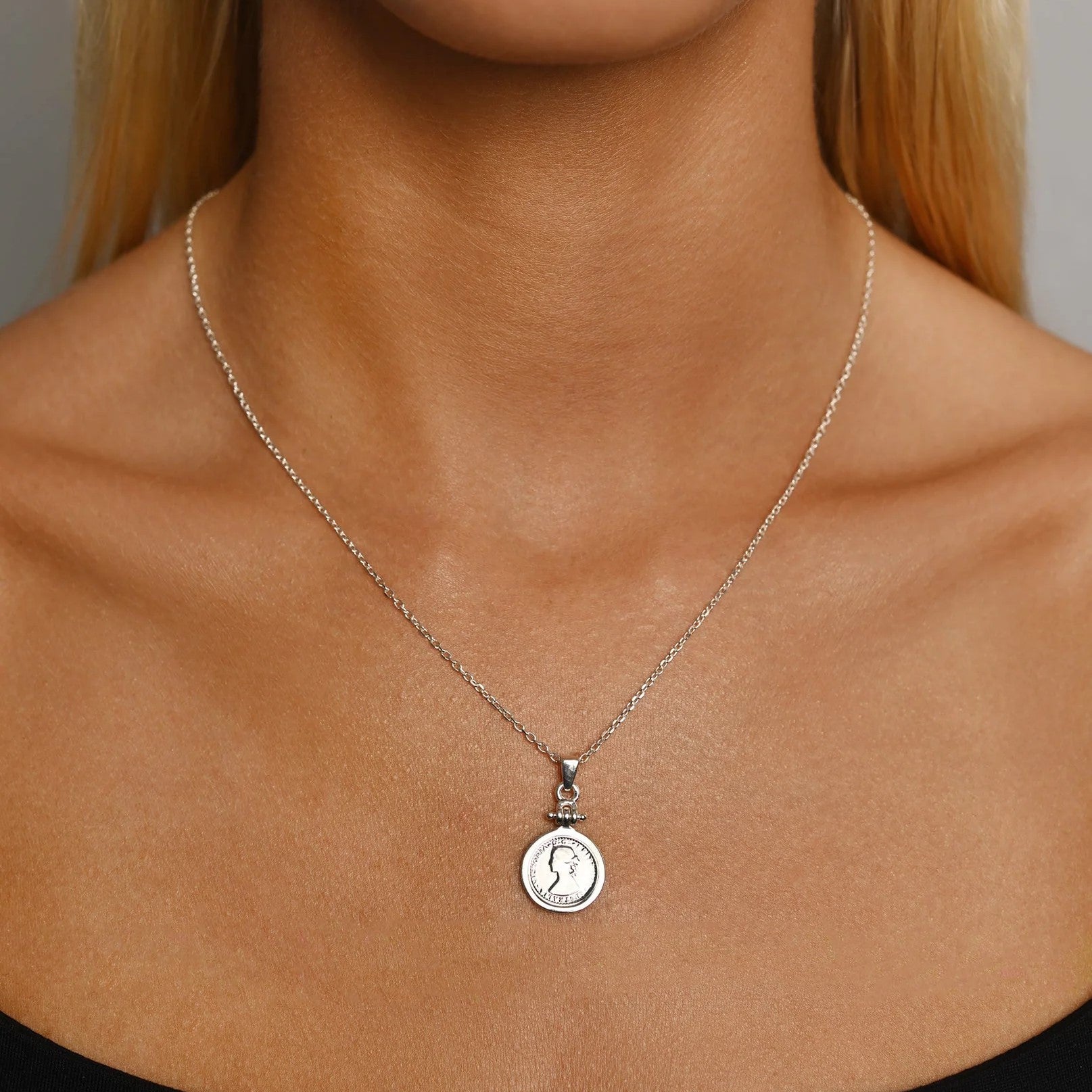 Von Treskow - Fine Belcher Necklace With Hinged Mini Coin