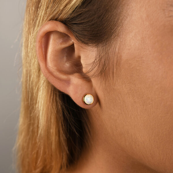 Von Treskow - CASED CZELLINE OPAL ROUND STUDS