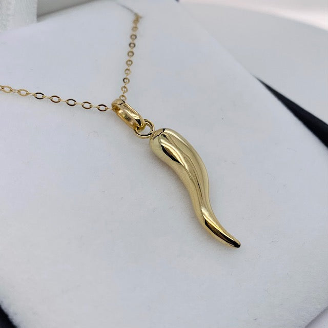 Medium 9ct Corni Pendant (Chilli Charm)